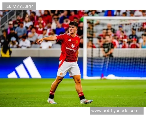 曼联对阵水晶宫需让卢克肖踢左翼卫即便被打穿也在所不惜