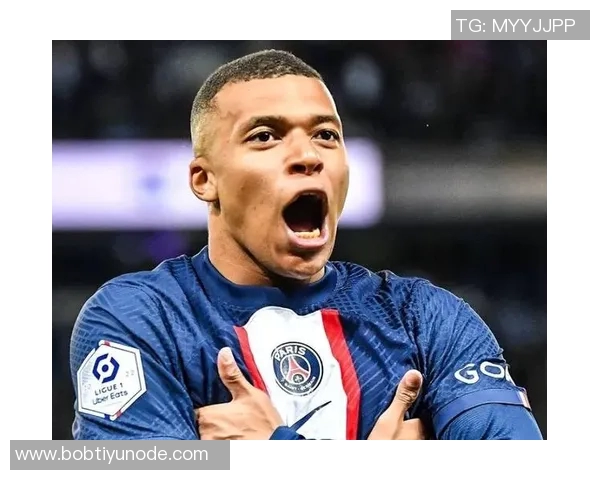 姆巴佩争抢中意外倒地主动示意换人球迷心忧望无大碍