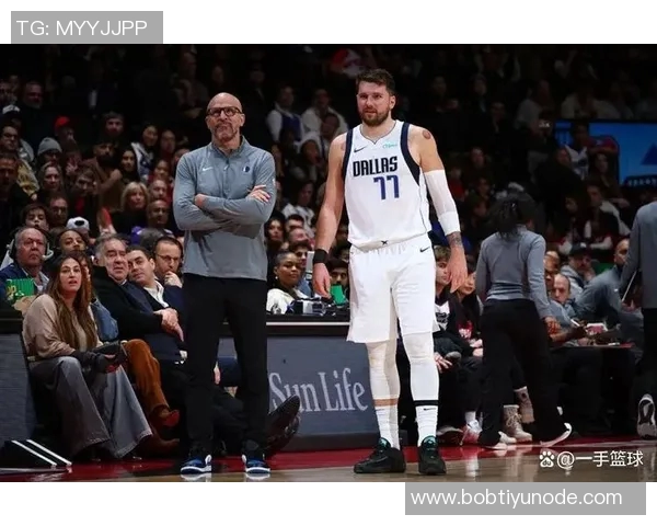 浓眉团队与独行侠洽谈可能的赛季中期交易事宜 浓眉团队与独行侠洽谈可能的赛季中期交易事宜