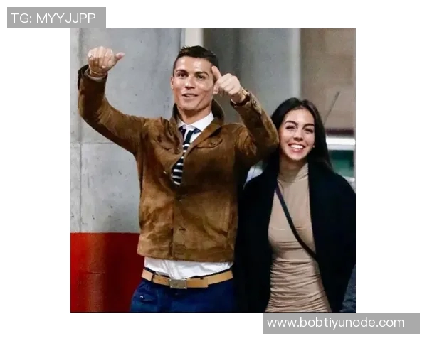 C罗为二女儿庆生送祝福偷穿乔治娜高跟鞋的趣味瞬间 C罗为二女儿庆生送祝福偷穿乔治娜高跟鞋的趣味瞬间